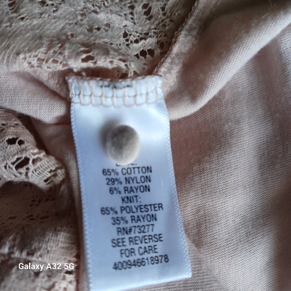 Princess Vera Wang Women Size M Pink Lace Top with Black Collar - Picture 12 of 12